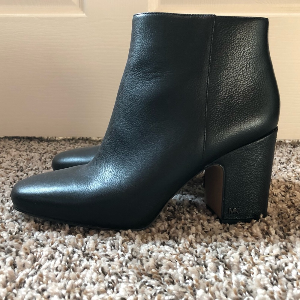 Michael Kors Elaine Bootie, Sz 8